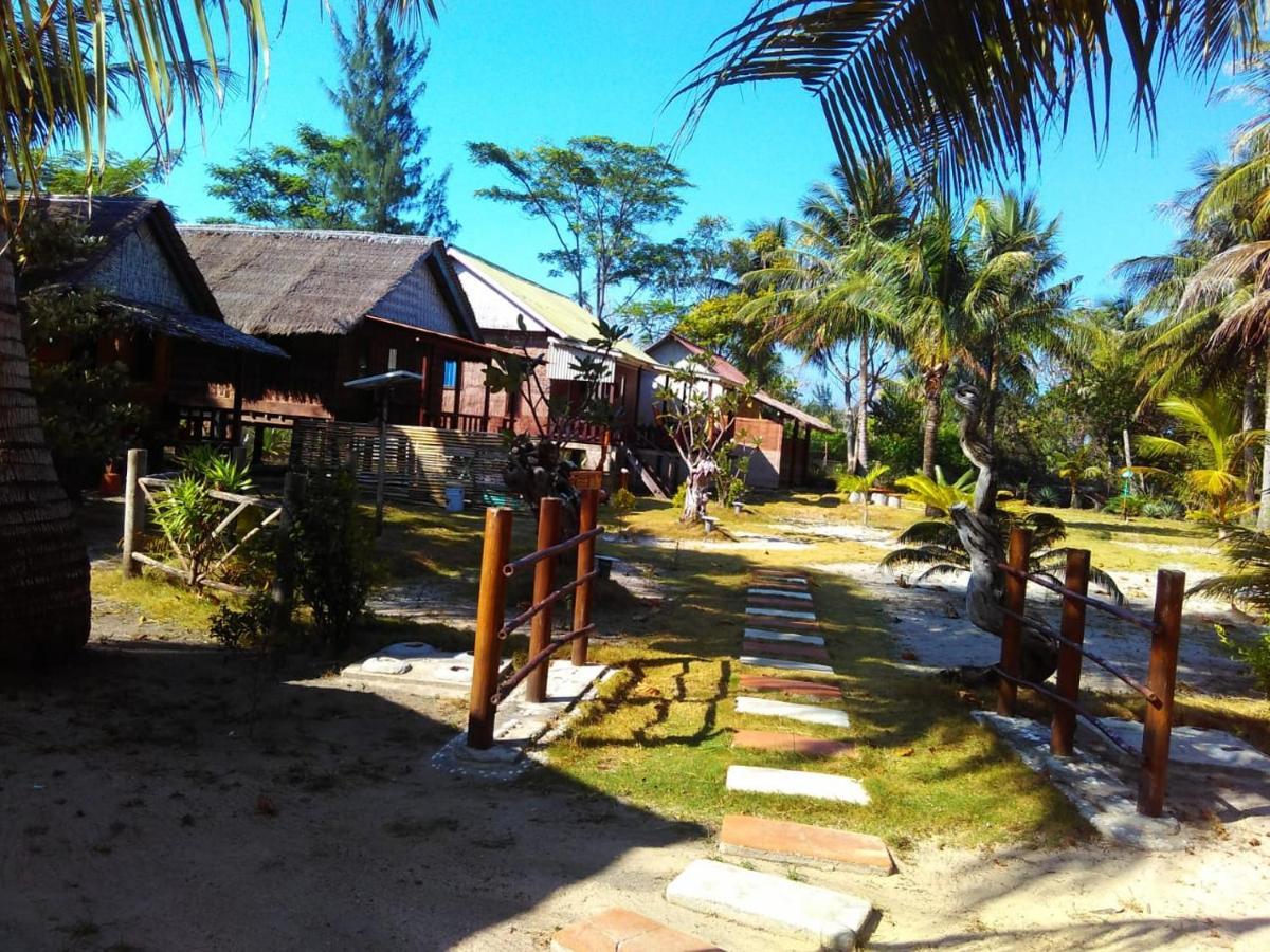Asari Timo Cottage Ilhas Karimunjava Exterior foto