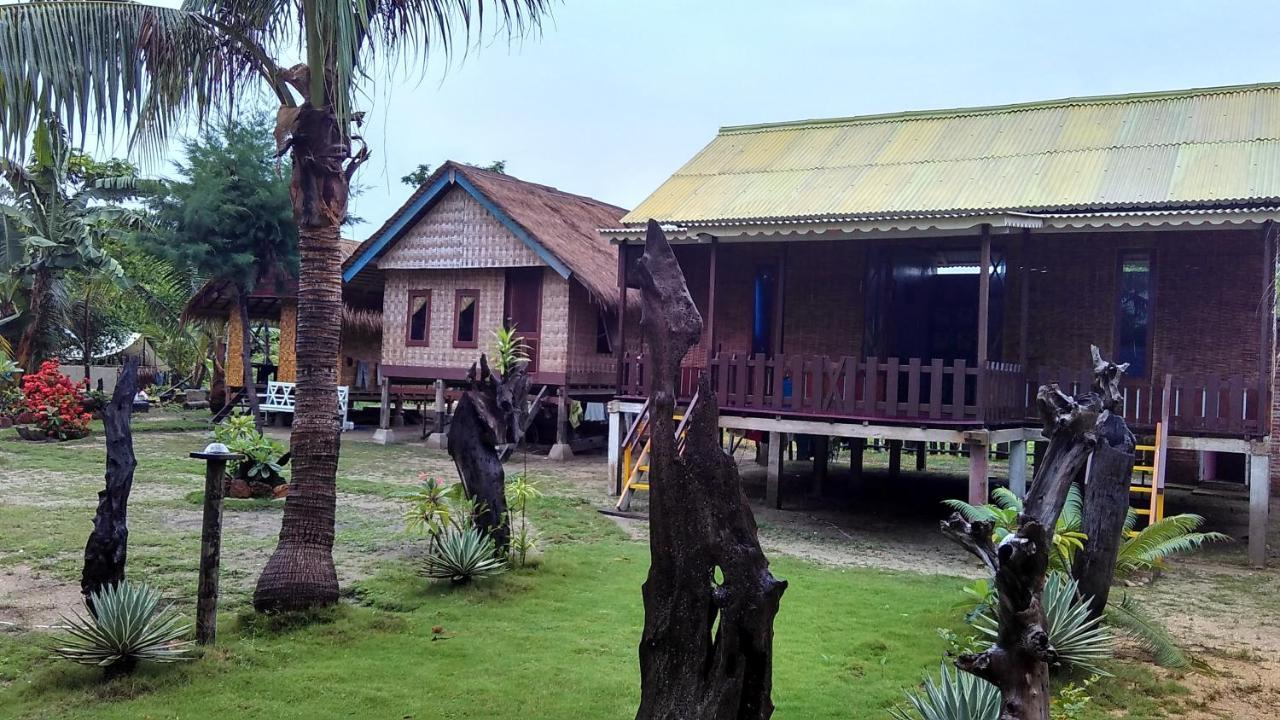 Asari Timo Cottage Ilhas Karimunjava Exterior foto
