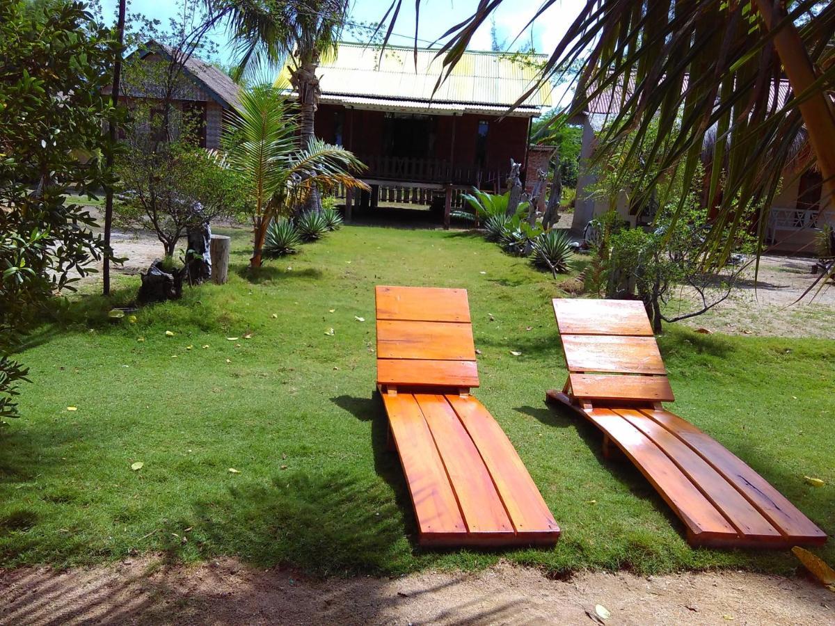 Asari Timo Cottage Ilhas Karimunjava Exterior foto